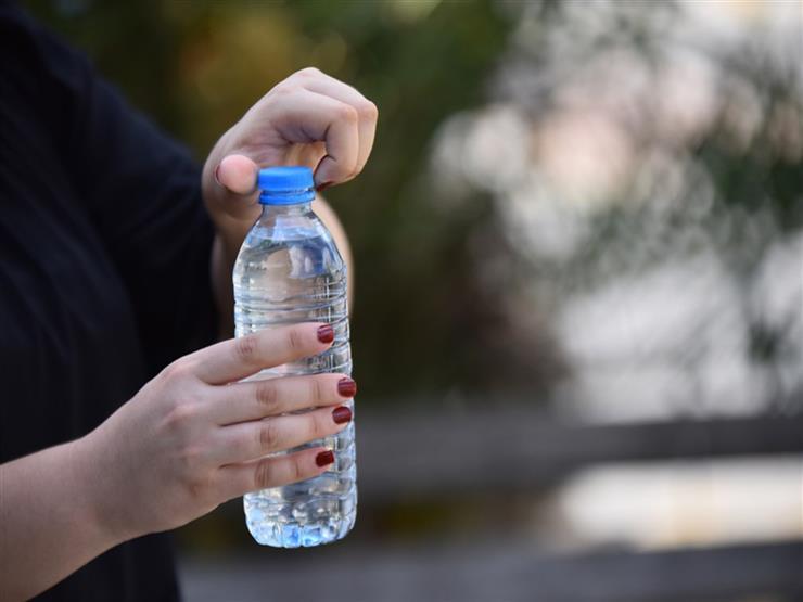 متى ترمي زجاجات المياه البلاستيك المستعملة