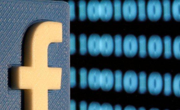 فيسبوك يطلب من لمستخدمين تعديل كلمة المرور