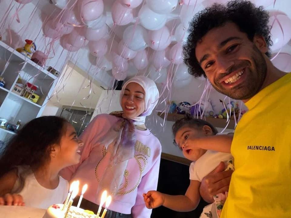 مو صلاح يحتفل بعيد ميلاد ابنته مكة اليوم