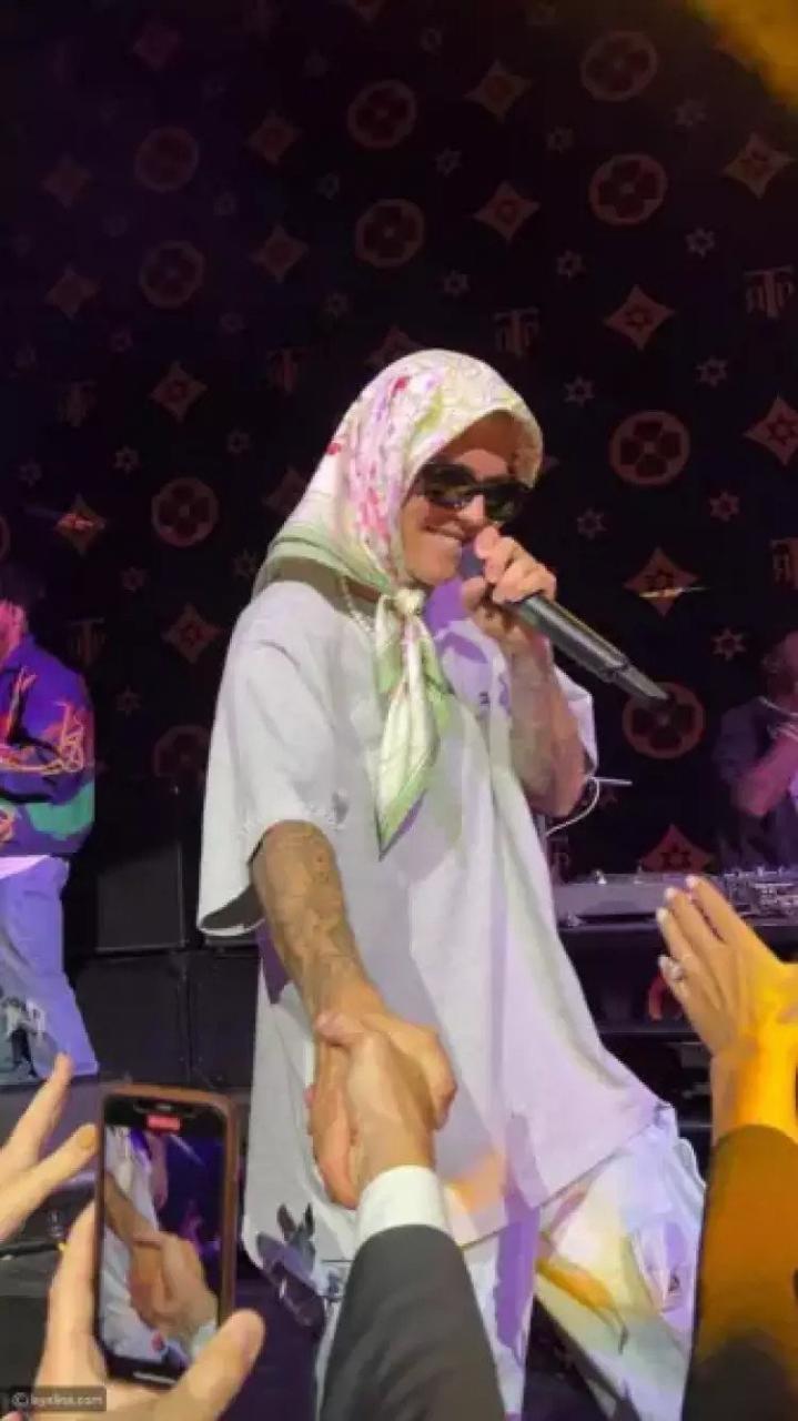 بالصور والفيديو شاهد جاستن بيبر بالحجاب في إحدى حفلاته