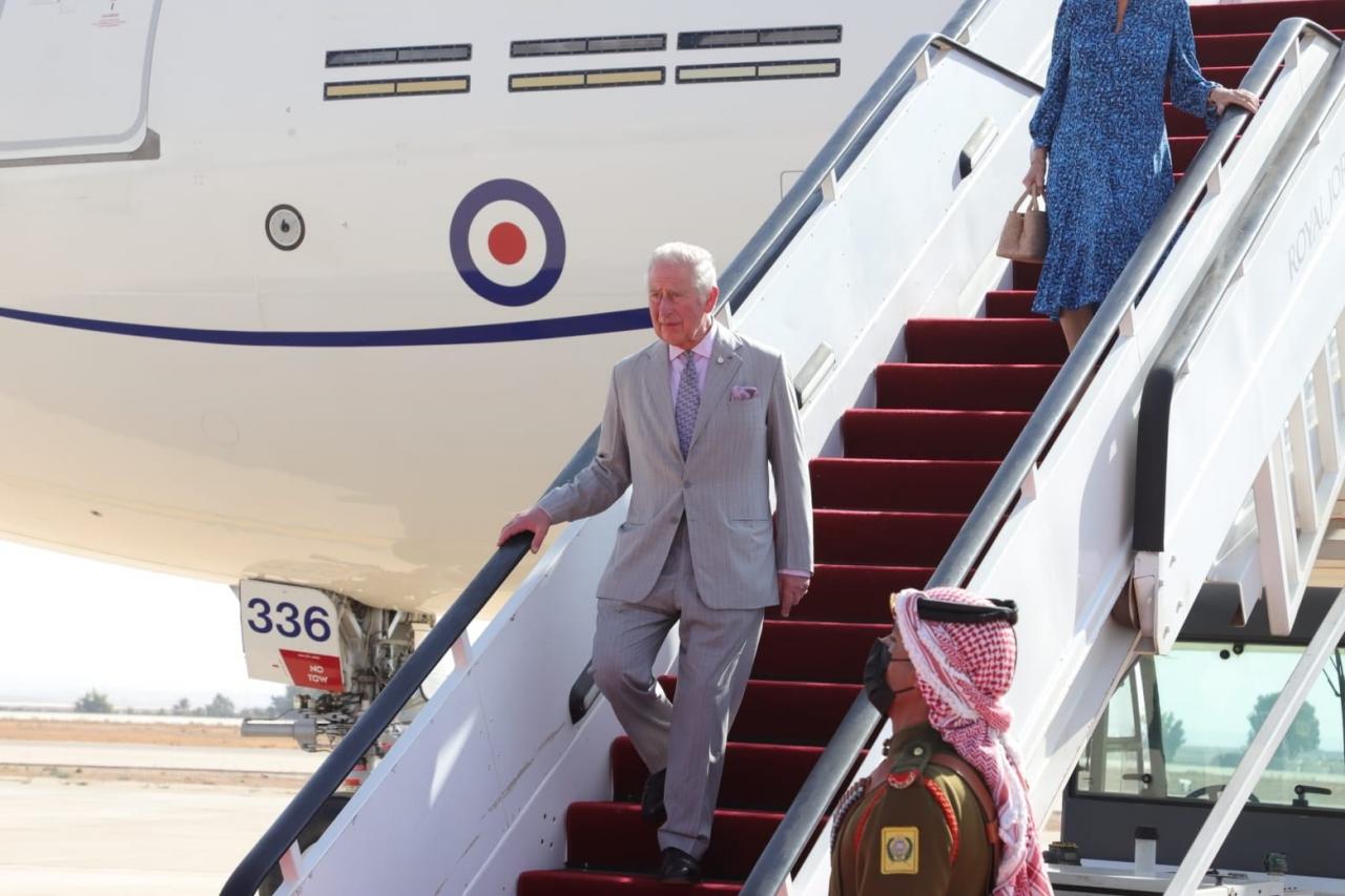 بالصور وصول الأمير تشارلز الى الاردن في زيارة رسمية