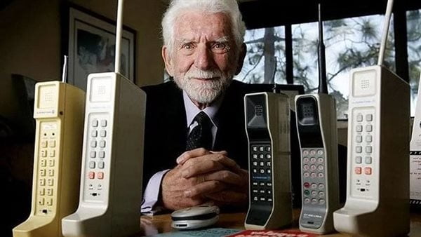 قصة أختراع أول هاتف جوال في العالم