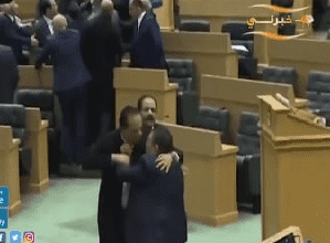 بالفيديو عبدالكريم الدغمي يتسبب في مشاجرة في مجلس النواب