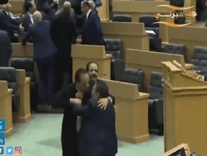 بالفيديو عبدالكريم الدغمي يتسبب في مشاجرة في مجلس النواب