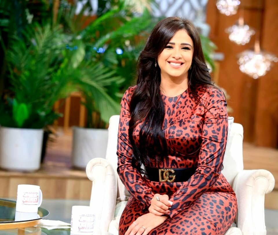 سعر فستان ياسمين عبد العزيز الذي ارتدته في برنامج معكم مع منى الشاذلي