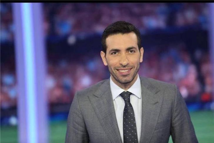 شاهد محمد أبو تريكة في مدرجات مباراة مصر ولبنان