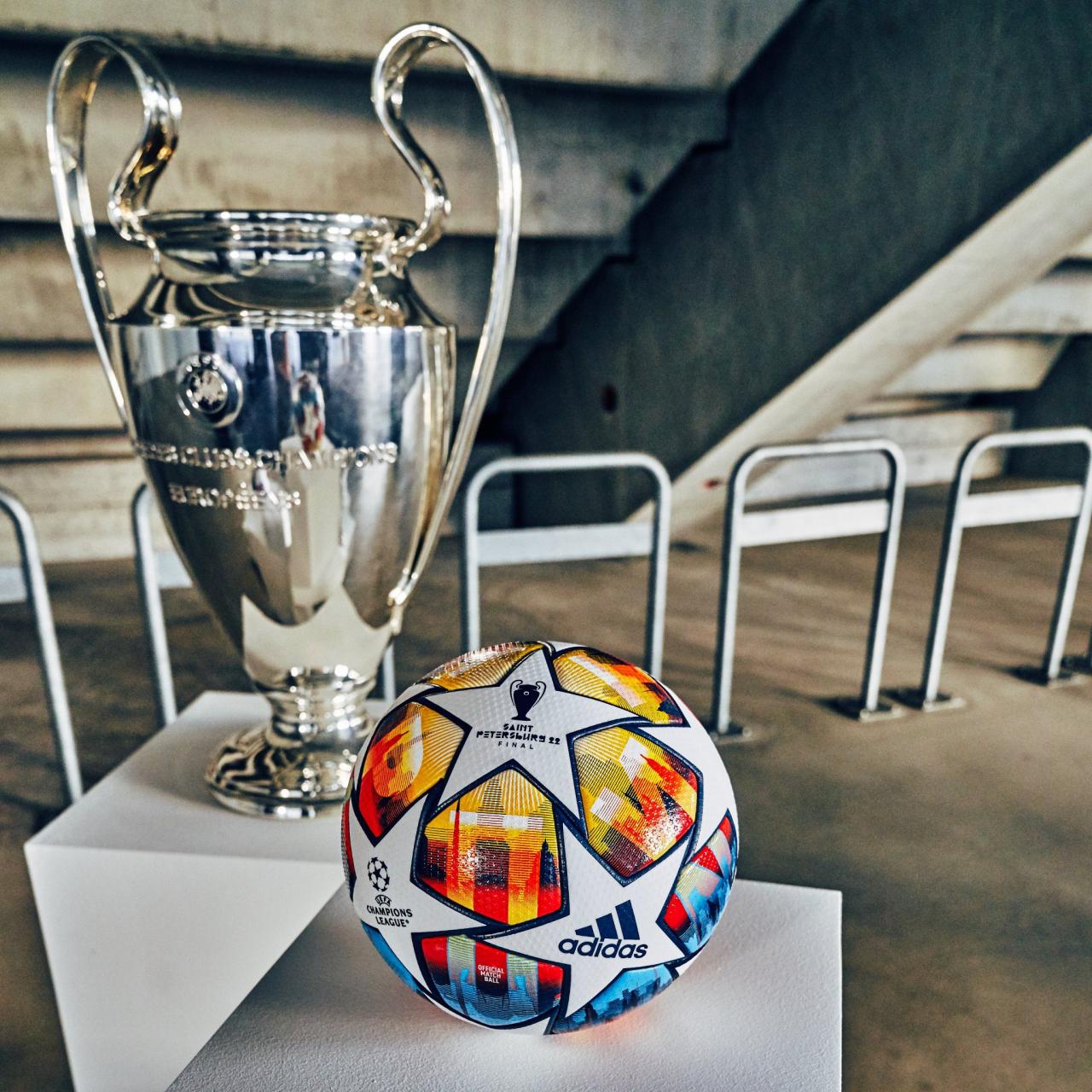 صور كرة الأدوار الإقصائية في دوري أبطال أوروبا