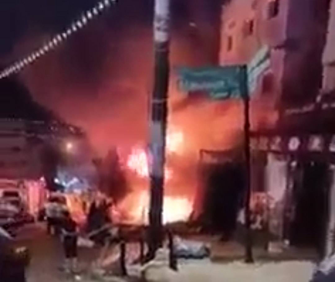 بالفيديو حريق بمحل سجاد في عمان