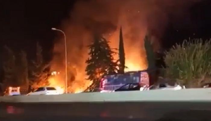 بالفيديو حريق في محطة وقود في لبنان