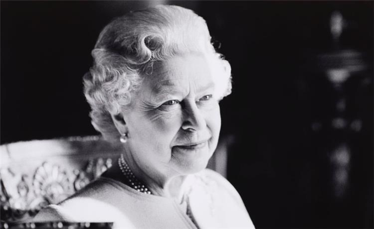 الدوري الإنجليزي الممتاز ينعي الملكة إليزابيث بعد إعلان وفاتها