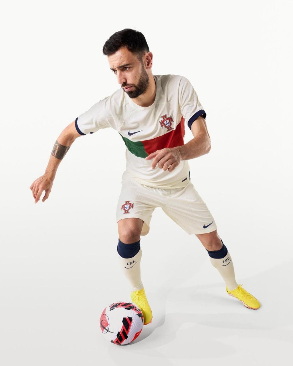 تصميم وشكل قميص البرتغال فى كأس العالم قطر 2022