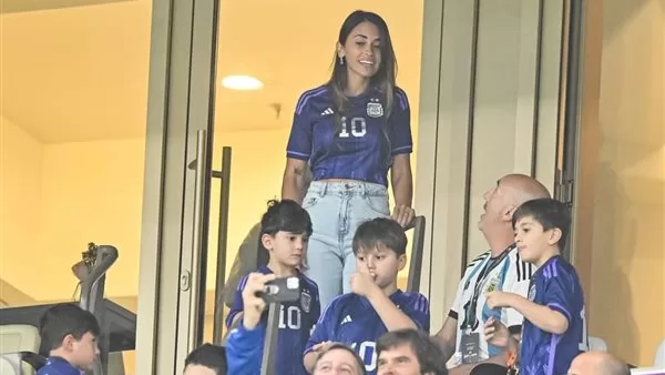 صور عائلة ميسي في مدرجات مباراة الأرجنتين وكرواتيا