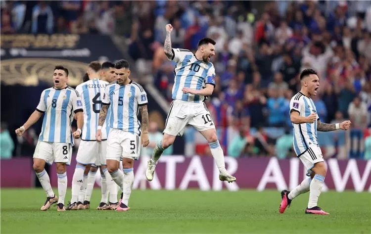 نيمار يهنئ ميسي بعد تتويج الأرجنتين بلقب كأس العالم 2022